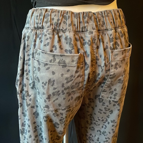Cloth & Stone for Anthropologie Denim Leopard Print Joggers - Picture 3 of 5